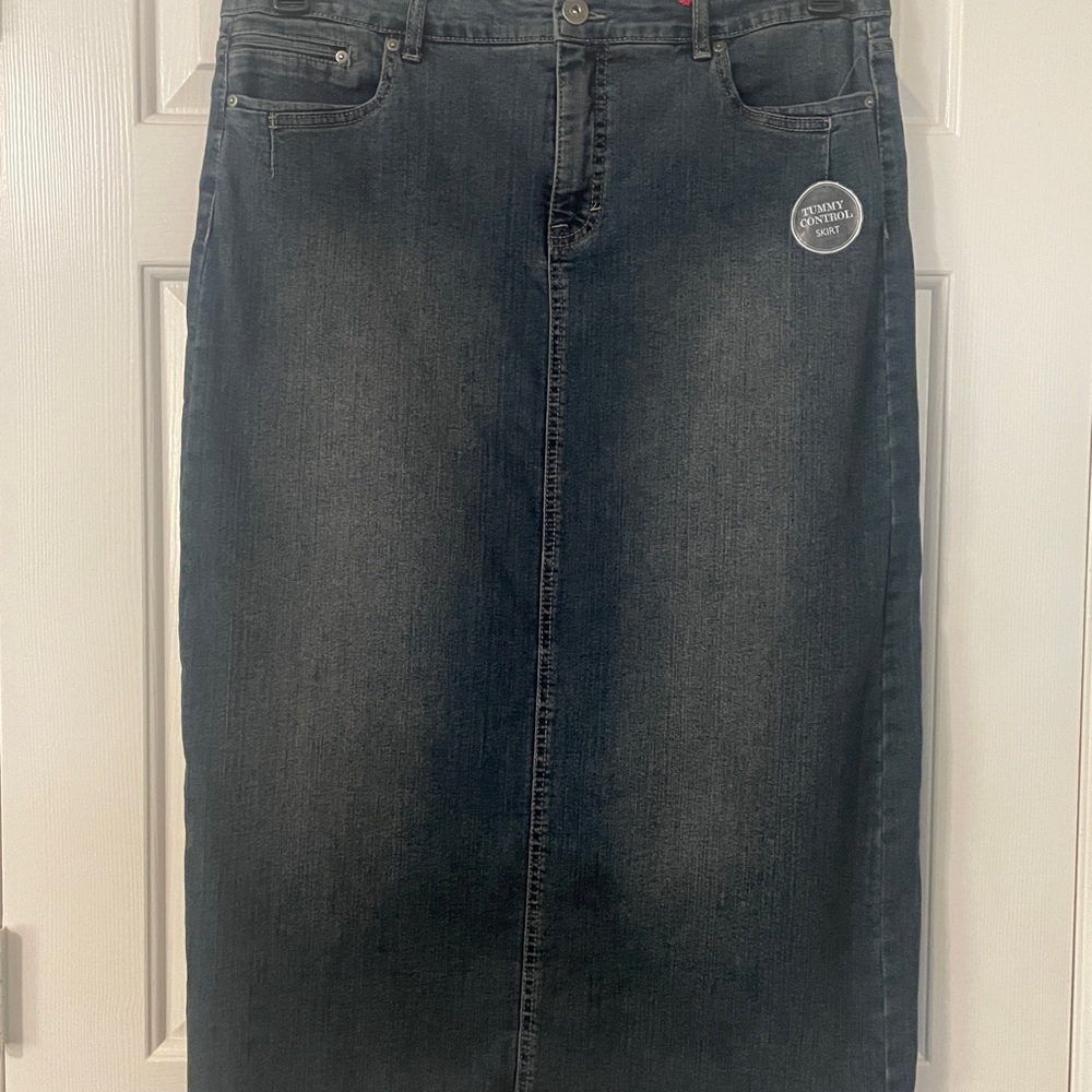 🏷️ Style & Co. Denim Mid Rise Tummy Control Skirt – Dark Wash – Women’s Size 16